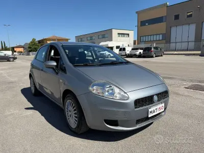 Usata Fiat Grande Punto Emotion 90 CV (66 kW) 2007 Grigio Utilitaria