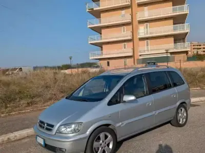 Usata Opel Zafira 101 CV (74 kW) 2005 Grigio Monovolume