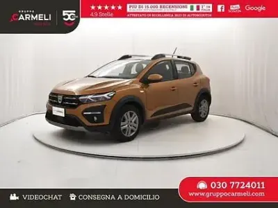 Usata Dacia Sandero Comfort 91 CV (66 kW) 2022 Arancione Berlina