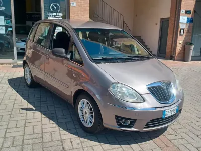 Usata Lancia Musa 95 CV (69 kW) 2010 Argento Monovolume