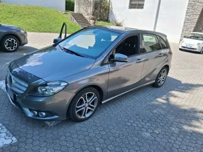 Usata Mercedes B200 Executive 140 CV (102 kW) 2013 Grigio Utilitaria