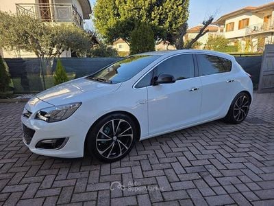Usata Opel Astra Cosmo 140 CV (102 kW) 2013 Bianco Berlina