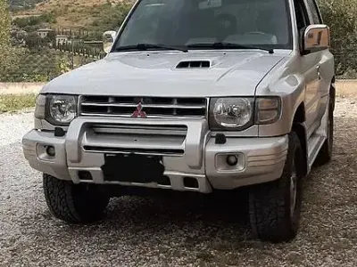 Usata Mitsubishi Pajero 100 CV (73 kW) 1998 Grigio SUV