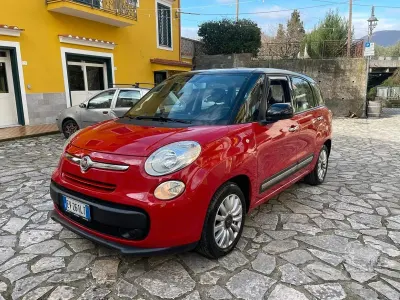 Begagnad Fiat 500L Lounge 105 HK (77 kW) 2015 Röd Minibuss