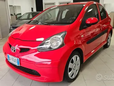 Usata Toyota Aygo Sol 68 CV (50 kW) 2007 Rosso Utilitaria