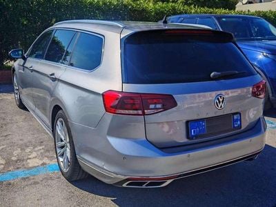 Usata VW Passat R-line 150 CV (110 kW) 2020 Grigio Station wagon