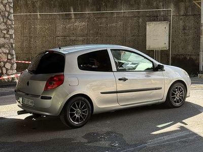 Usata Renault Clio II Dynamique 75 CV (55 kW) 2007 Berlina