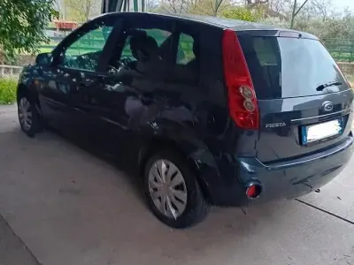 Usata Ford Fiesta 68 CV (50 kW) 2007 Nero Utilitaria