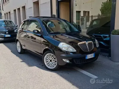 Usado Lancia Ypsilon 80 HP (58 kW) 2006 Preto Citadino
