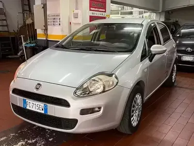 Usata Fiat Punto Lounge 69 CV (50 kW) 2016 Grigio Utilitaria
