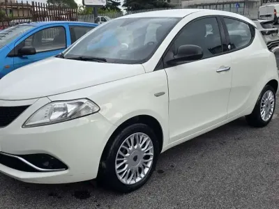 Usata Lancia Ypsilon Gold 69 CV (50 kW) 2016 Beige Utilitaria