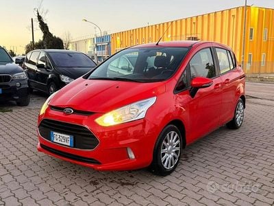 Begagnad Ford B-MAX Titanium 90 HK (66 kW) 2017 Röd Minibuss