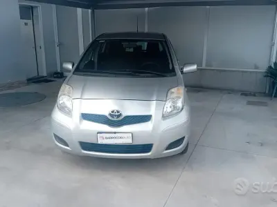 Begagnad Toyota Yaris Sol 69 HK (50 kW) 2009 Grå Halvkombi