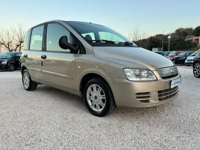 Usata Fiat Multipla 120 CV (88 kW) 2008 Giallo Monovolume