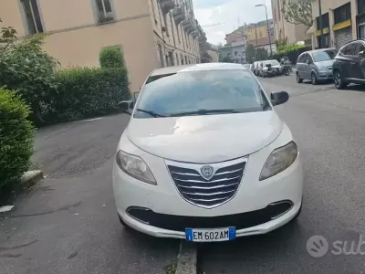 Gebraucht Lancia Ypsilon 69 PS (50 kW) 2013 Weiß Kleinwagen