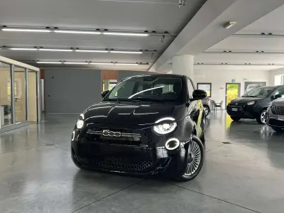 Nuova Fiat 500 65 CV (47 kW) 2025 Nero Utilitaria