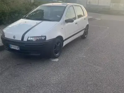Käytetty Fiat Punto 60 HP (44 kW) 2001 Valkoinen Viistoperä