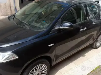 Usata Lancia Ypsilon 85 CV (62 kW) 2013 Nero Utilitaria