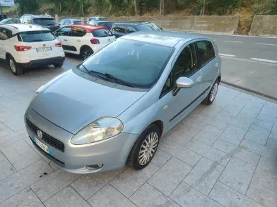 Usata Fiat Grande Punto Dynamic 75 CV (55 kW) 2009 Grigio Utilitaria