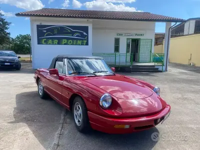 Usata Alfa Romeo Spider 106 CV (77 kW) 1991 Rosso Cabrio