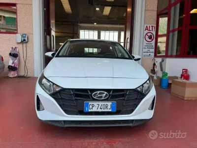 Usata Hyundai i20 84 CV (61 kW) 2023 Bianco Utilitaria