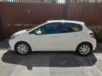 Occasion Peugeot 208 Allure 82 PK (60 kW) 2016 Wit Hatchback