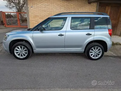 Usata Skoda Yeti 105 CV (77 kW) 2015 Grigio SUV