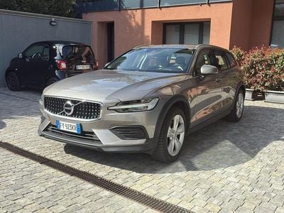 Usata Volvo V60 CC Pro 190 CV (139 kW) 2019 Grigio Station wagon