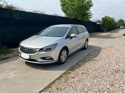 Käytetty Opel Astra 110 HP (80 kW) 2017 Hopea