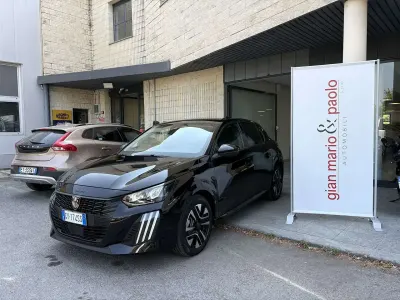 Usata Peugeot 208 Allure 102 CV (75 kW) 2025 Nero Utilitaria