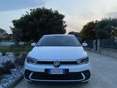 Usata VW Polo Life 80 CV (58 kW) 2023 Bianco Utilitaria