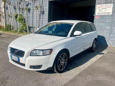 Usata Volvo V50 R-Design 109 CV (80 kW) 2010 Bianco Station wagon