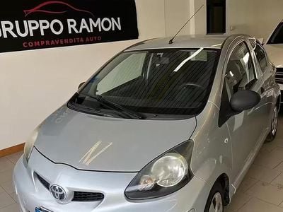 Usata Toyota Aygo Connect Style 67 CV (49 kW) 2010 Grigio Utilitaria