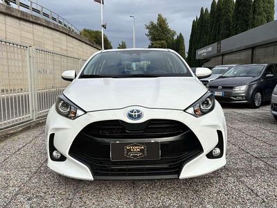 Usata Toyota Yaris Hybrid Active 92 CV (67 kW) 2022 Bianco Berlina