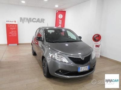 Usata Lancia Ypsilon Gold 69 CV (50 kW) 2021 Grigio Utilitaria