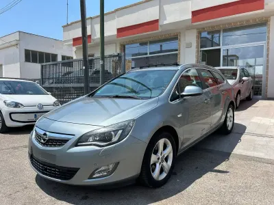 Usata Opel Astra 110 CV (80 kW) 2011 Blu Berlina