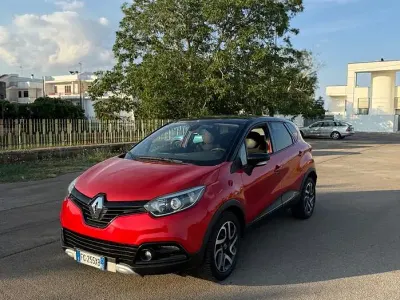 Usata Renault Captur Iconic 90 CV (66 kW) 2017 Rosso SUV