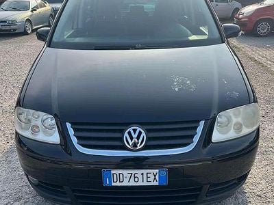 Käytetty VW Touran Highline 140 HP (102 kW) 2006 Musta Tila-auto