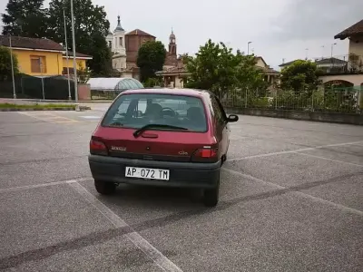 Usata Renault Clio 54 CV (39 kW) 1997 Rosso Utilitaria