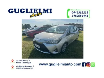 Usata Toyota Yaris Active 69 CV (50 kW) 2017 Giallo Berlina