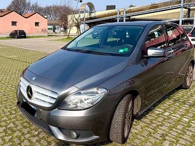 Gebraucht Mercedes B180 Premium 109 PS (80 kW) 2014 Grau Van / Kleinbus