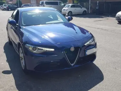 Begagnad Alfa Romeo Giulia Executive 160 HK (117 kW) 2020 Blå Sedan