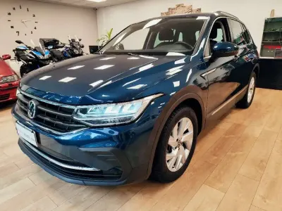 Usata VW Tiguan Life 122 CV (89 kW) 2020 Blu/azzurro SUV
