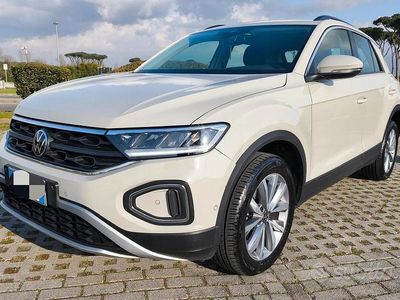 Usata VW T-Roc Life 110 CV (80 kW) 2023 Beige SUV