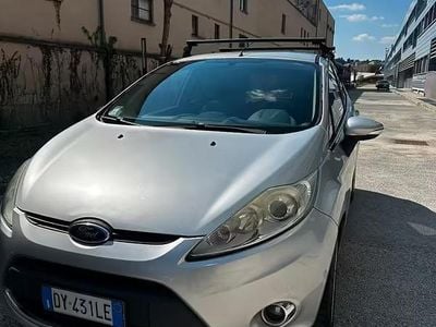 Usata Ford Fiesta 97 CV (71 kW) 2009 Grigio Utilitaria