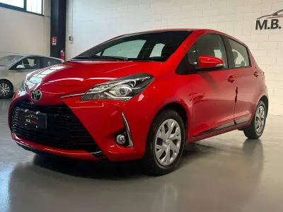 Usata Toyota Yaris Active 69 CV (50 kW) 2017 Rosso Berlina