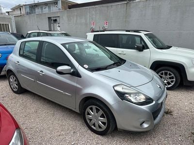 Usata Renault Clio IV Dynamique 75 CV (55 kW) 2012 Argento Berlina