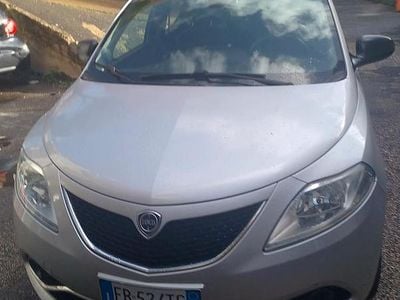 Usata Lancia Ypsilon 69 CV (50 kW) 2015 Grigio Utilitaria