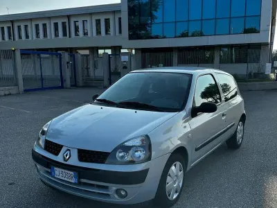 Usata Renault Clio II Authentique 58 CV (42 kW) 2003 Grigio Berlina