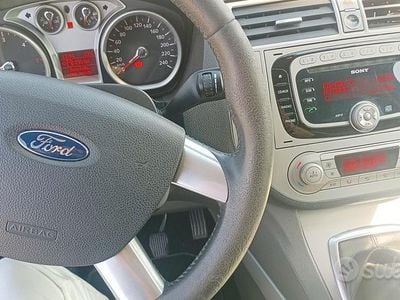 Usata Ford Kuga 140 CV (102 kW) 2011 Grigio SUV